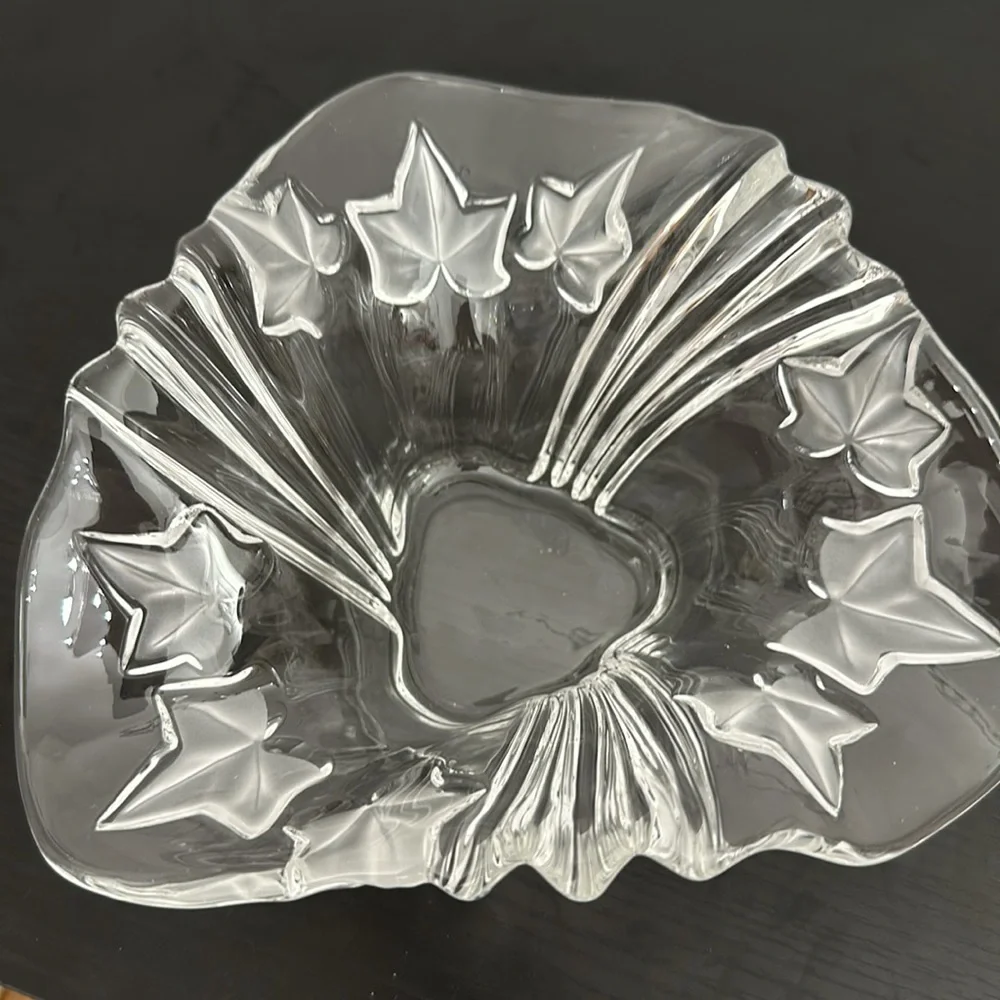 Parisian Ivy Handkerchief Frosted Leaves Vintage Bowl Mikasa